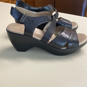 Easy spirit sandals size 7 1/2 wide